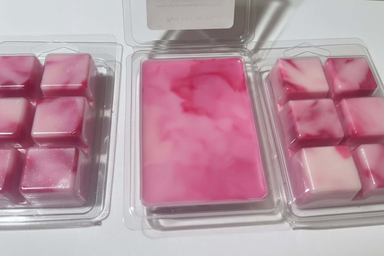 Apple Cinnamon Berry Soy Wax Melt packaging with pink wax cubes